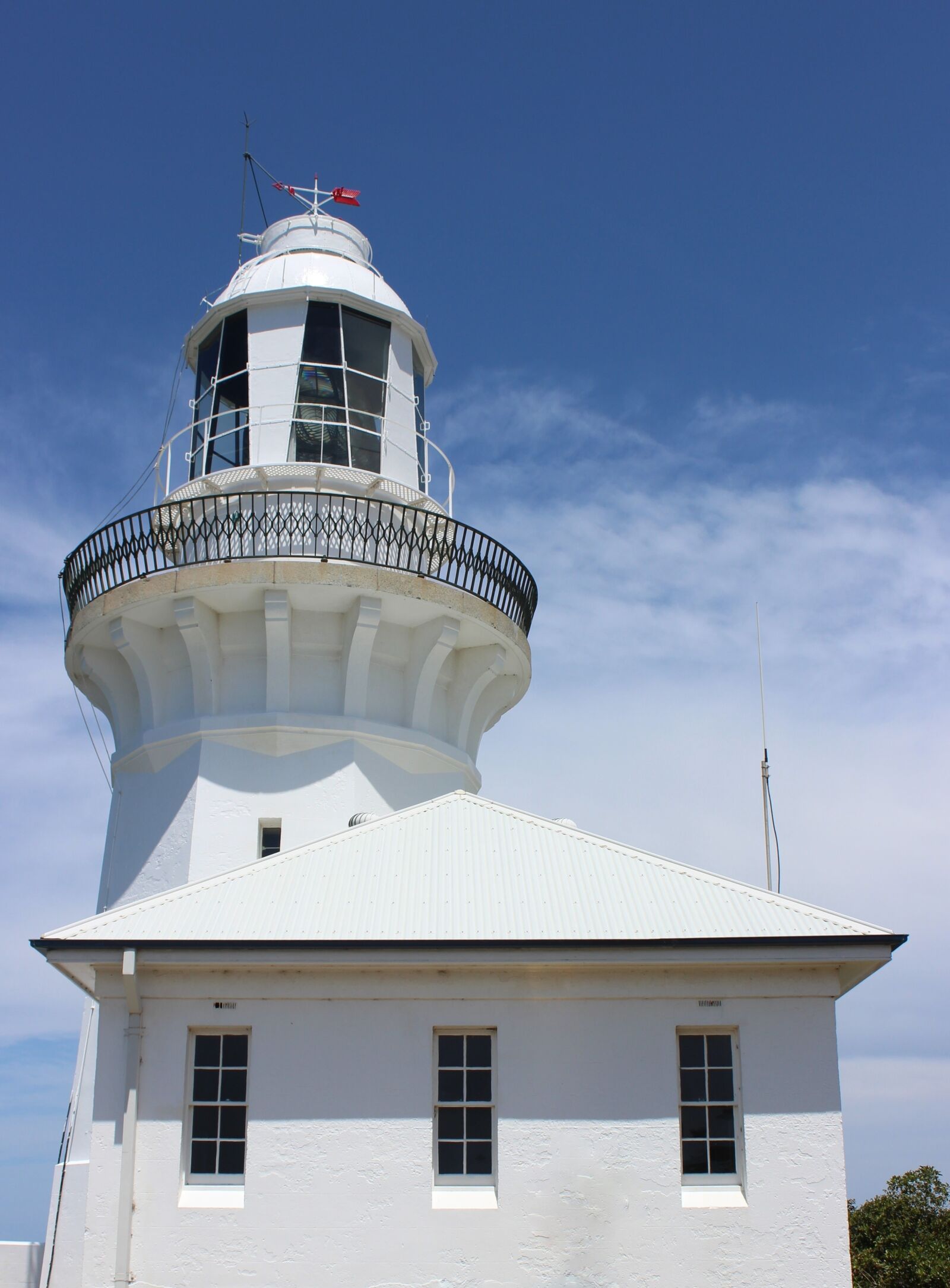 Canon EOS 600D (Rebel EOS T3i / EOS Kiss X5) sample photo. Lighthouse, white, tasmania photography