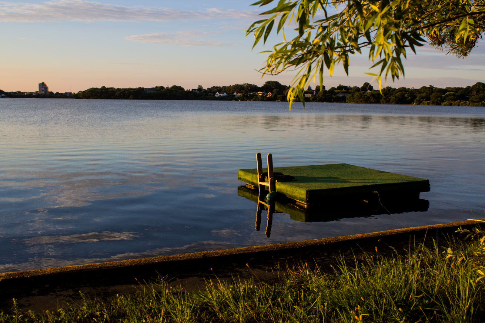 Canon EOS 600D (Rebel EOS T3i / EOS Kiss X5) sample photo. Float, lake, pond, sunrise photography