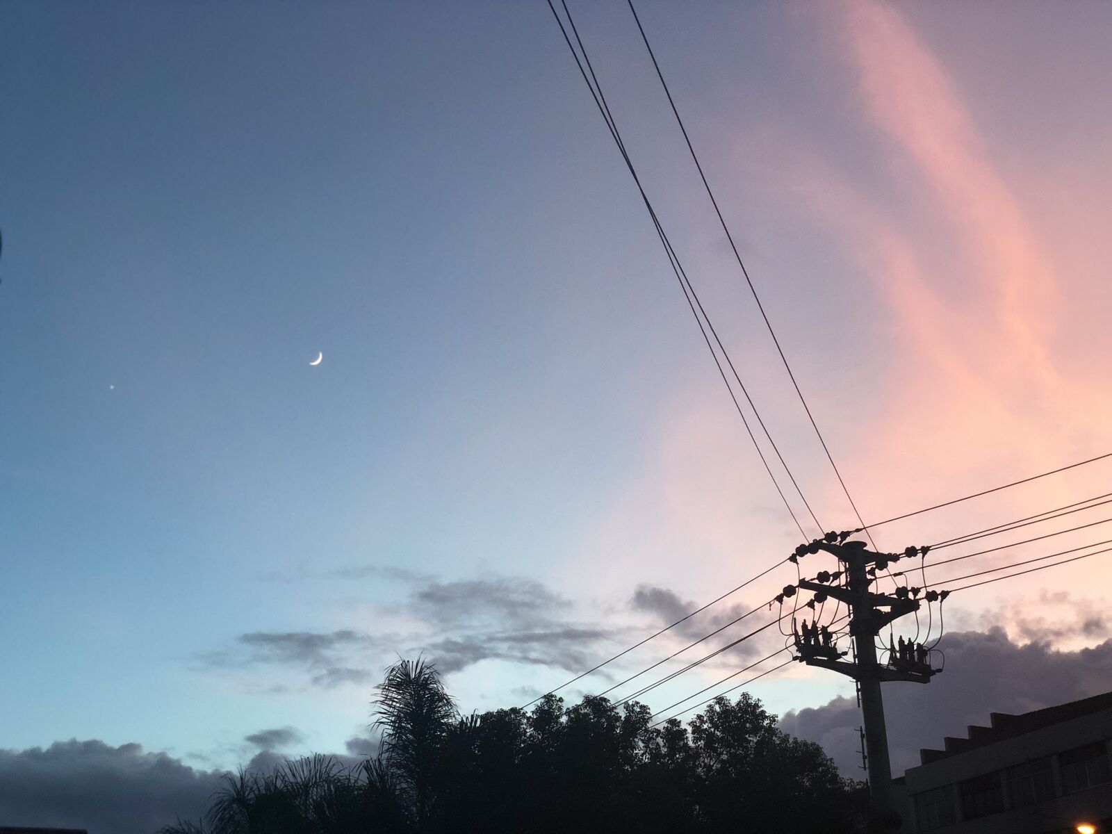 iPhone X back dual camera 6mm f/2.4 sample photo. At dusk, sunset, summer photography