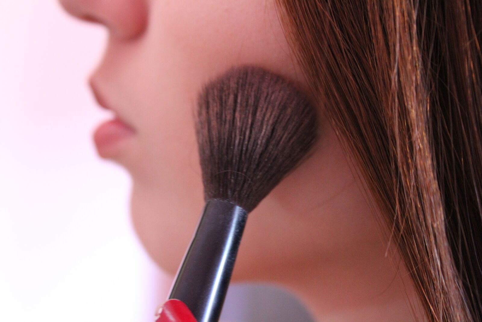 Canon EOS 1200D (EOS Rebel T5 / EOS Kiss X70 / EOS Hi) sample photo. Brush, make up, makeup photography