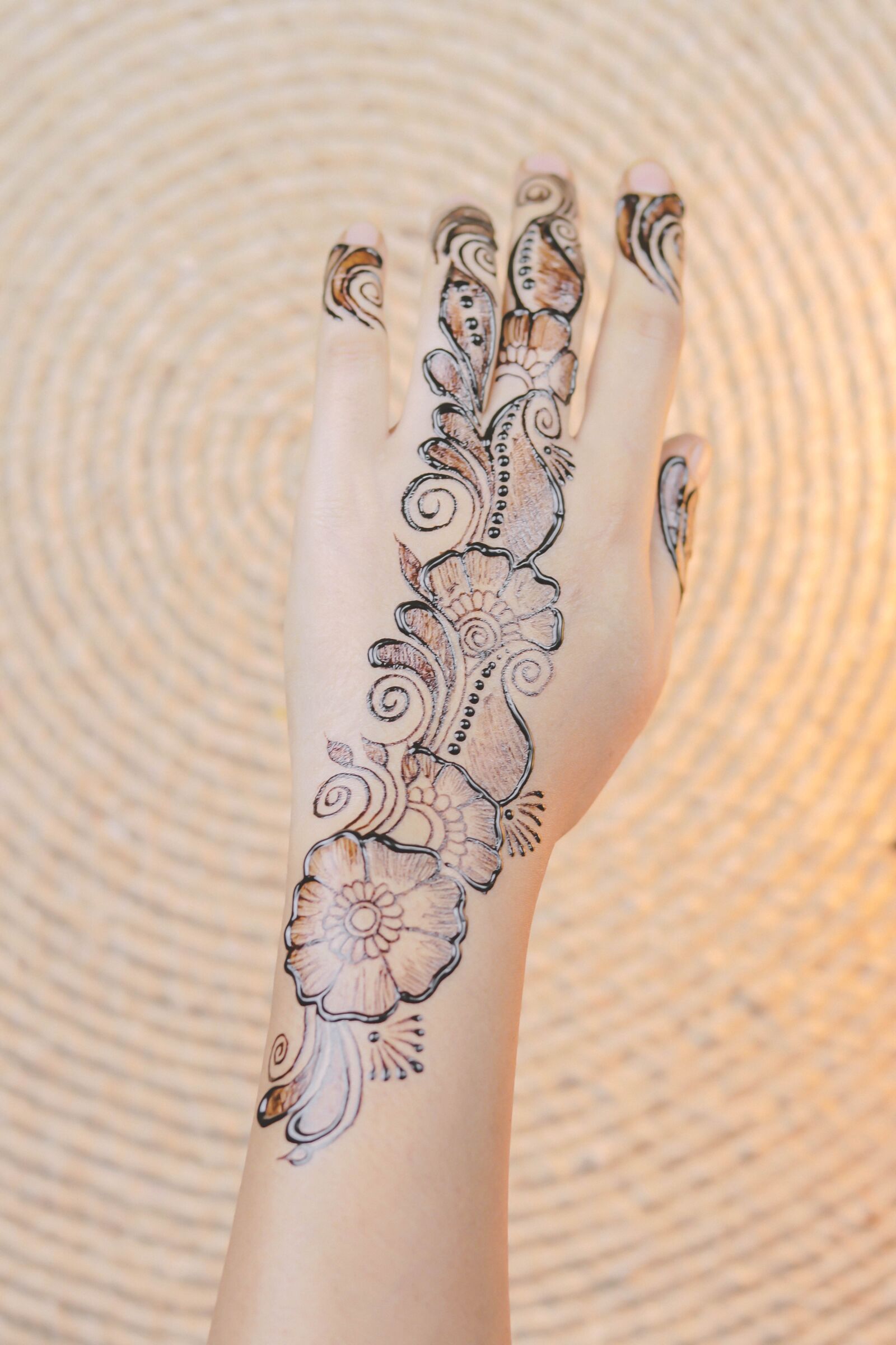 Canon EOS 80D + Canon EF 50mm F1.8 STM sample photo. Henna, hands, mehendi photography