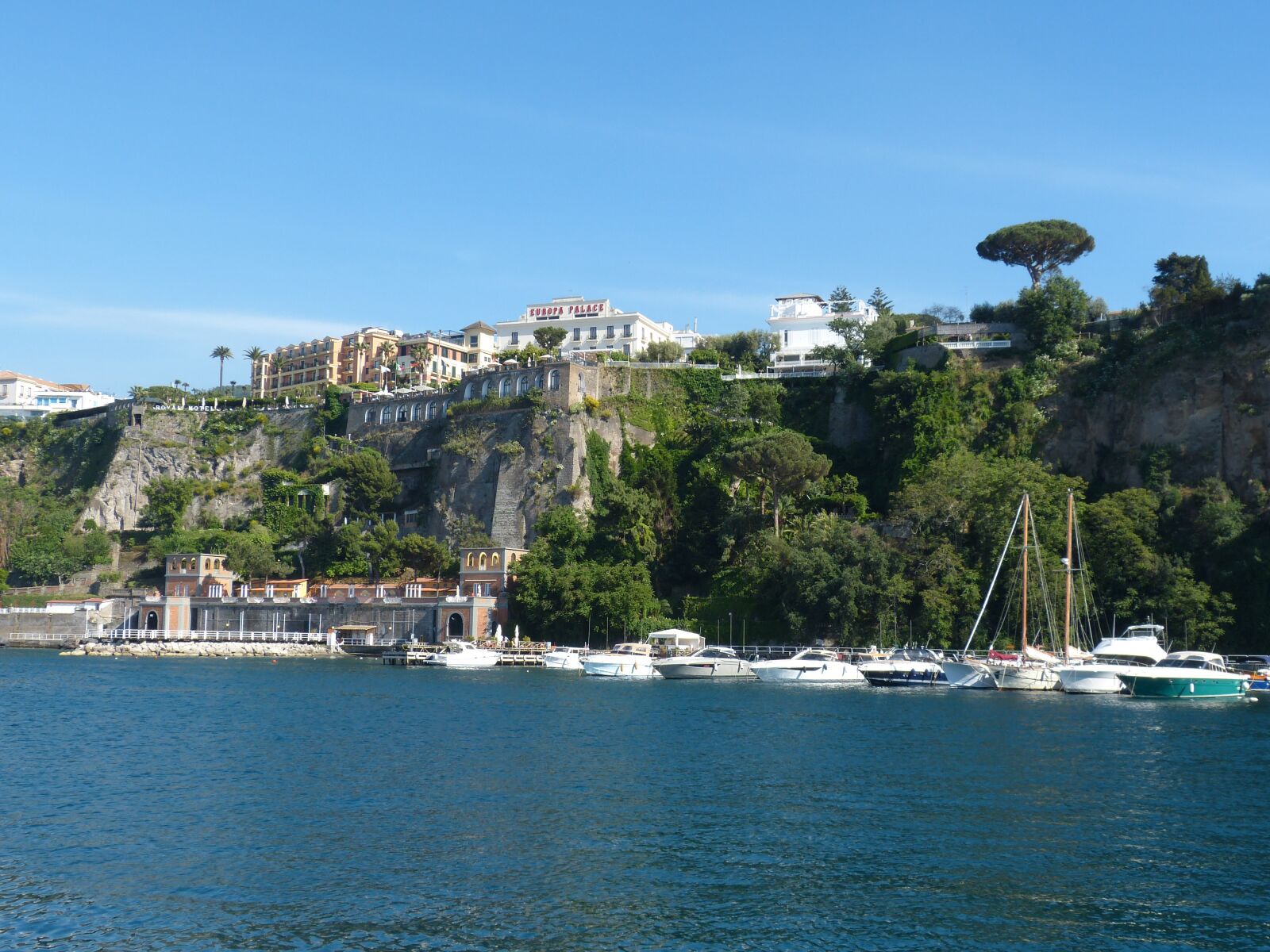 Panasonic Lumix DMC-FZ150 sample photo. Sorrento, italy, port photography