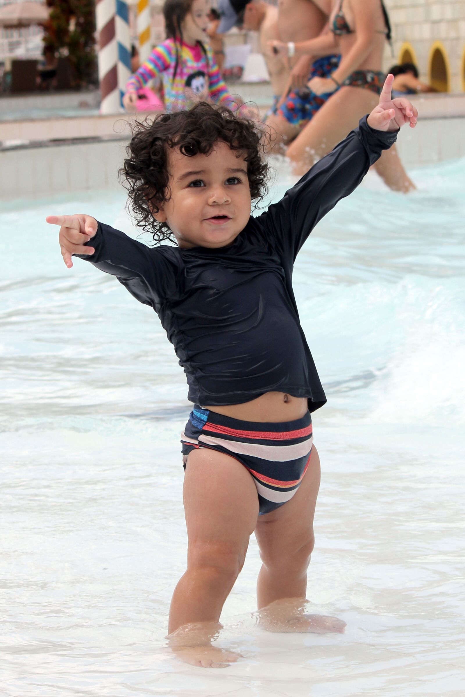 Canon EOS 550D (EOS Rebel T2i / EOS Kiss X4) sample photo. Child, pool, smile photography