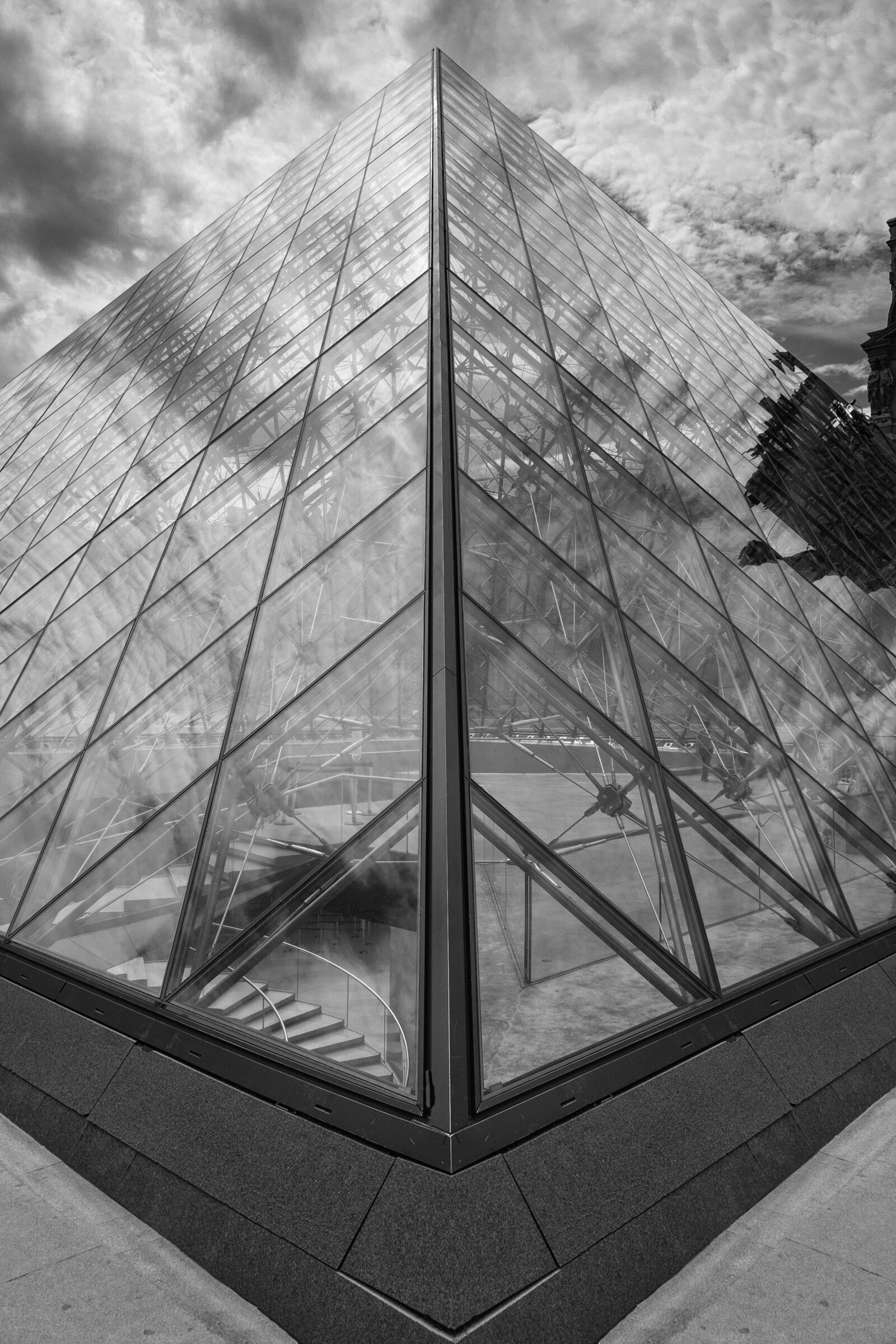Canon EOS 5D + Canon EF 24-105mm F4L IS USM sample photo. The pyramid of louvre photography
