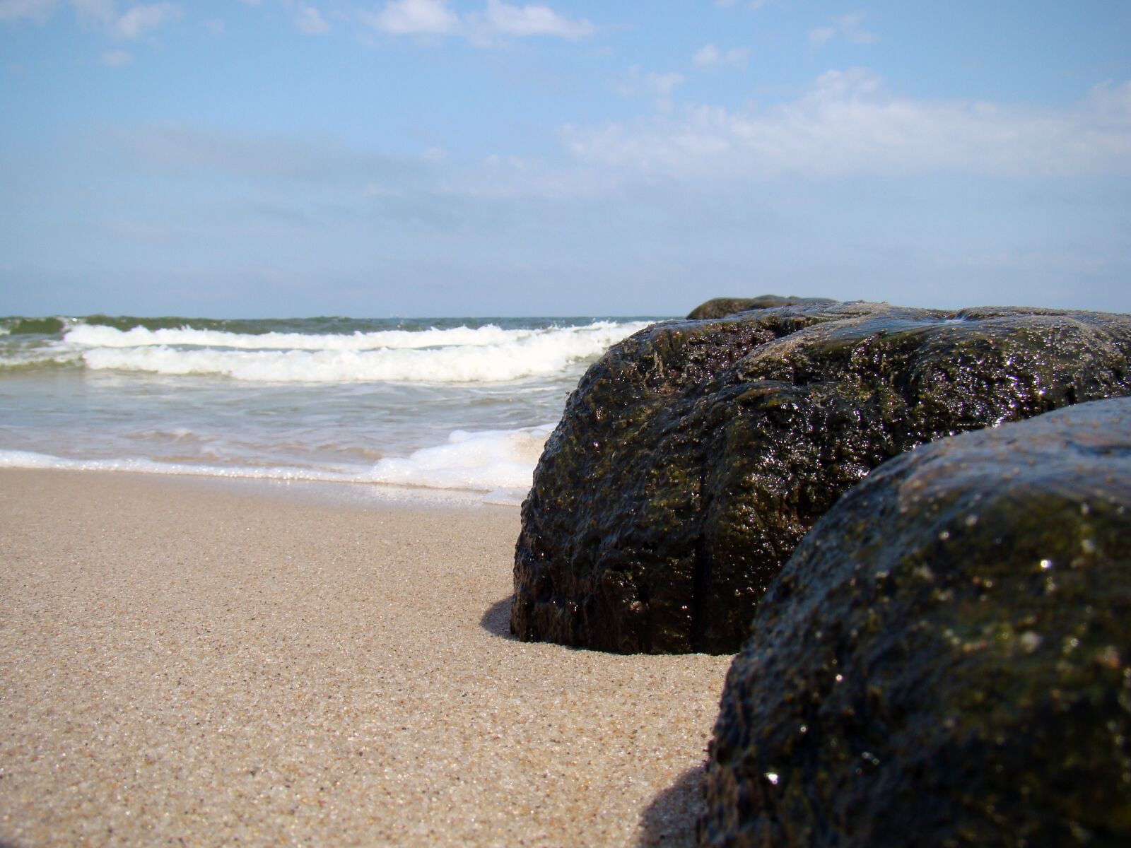 Sony Cyber-shot DSC-H50 sample photo. Beach, breakwater, sea photography