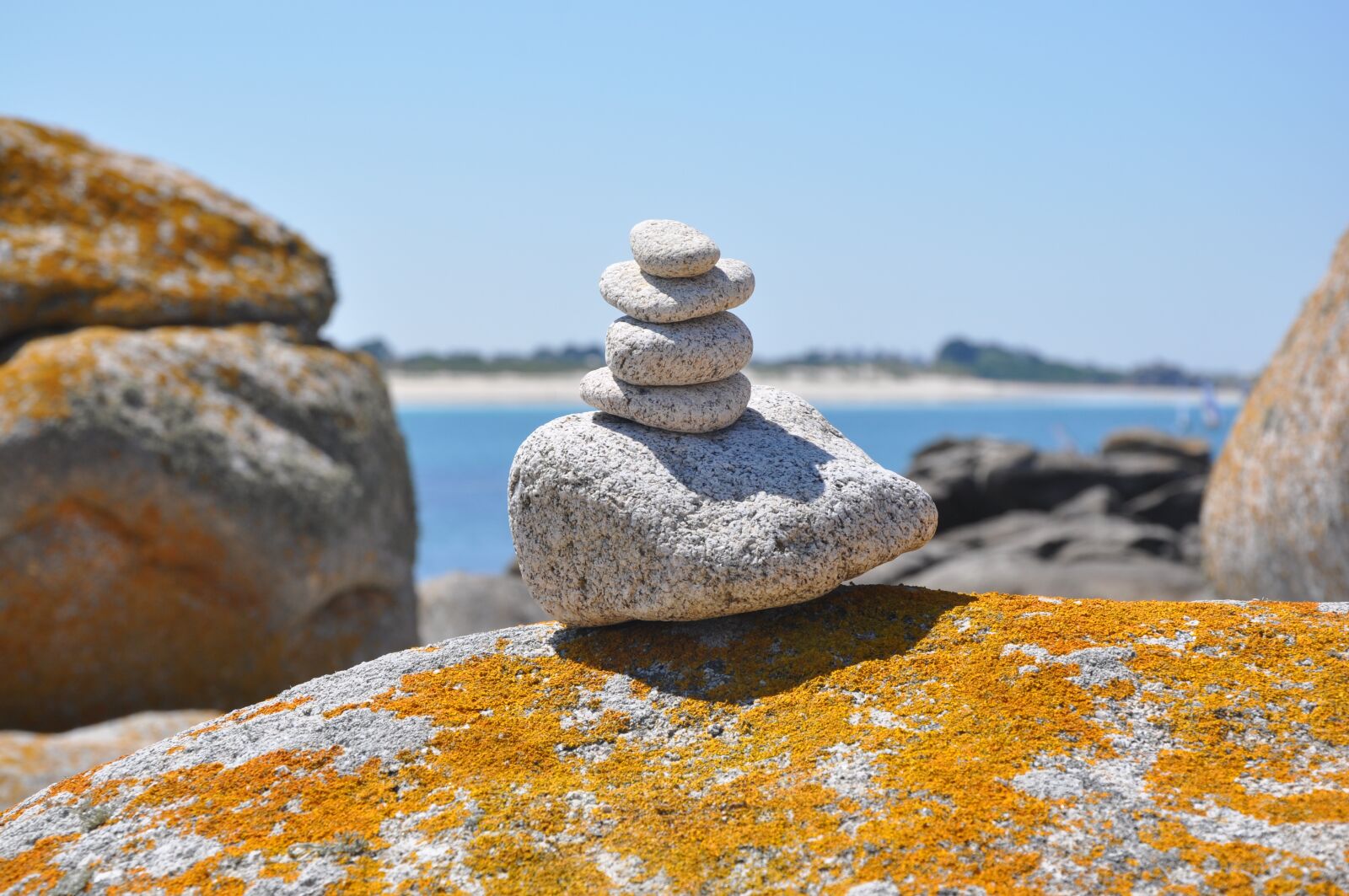Nikon D90 sample photo. Stones, cairn, coast photography