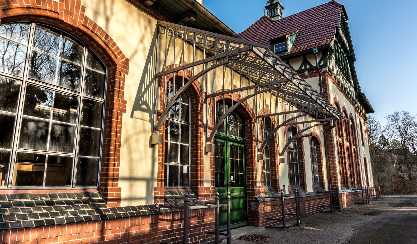 Sony Alpha a5000 (ILCE 5000) sample photo. Architecture, old, building photography