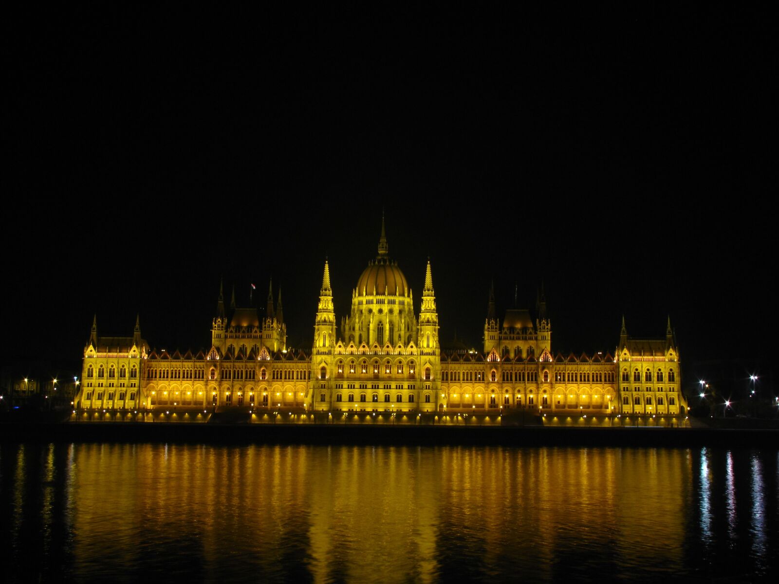 Canon PowerShot SX10 IS sample photo. Budapest, hungary, parliament photography