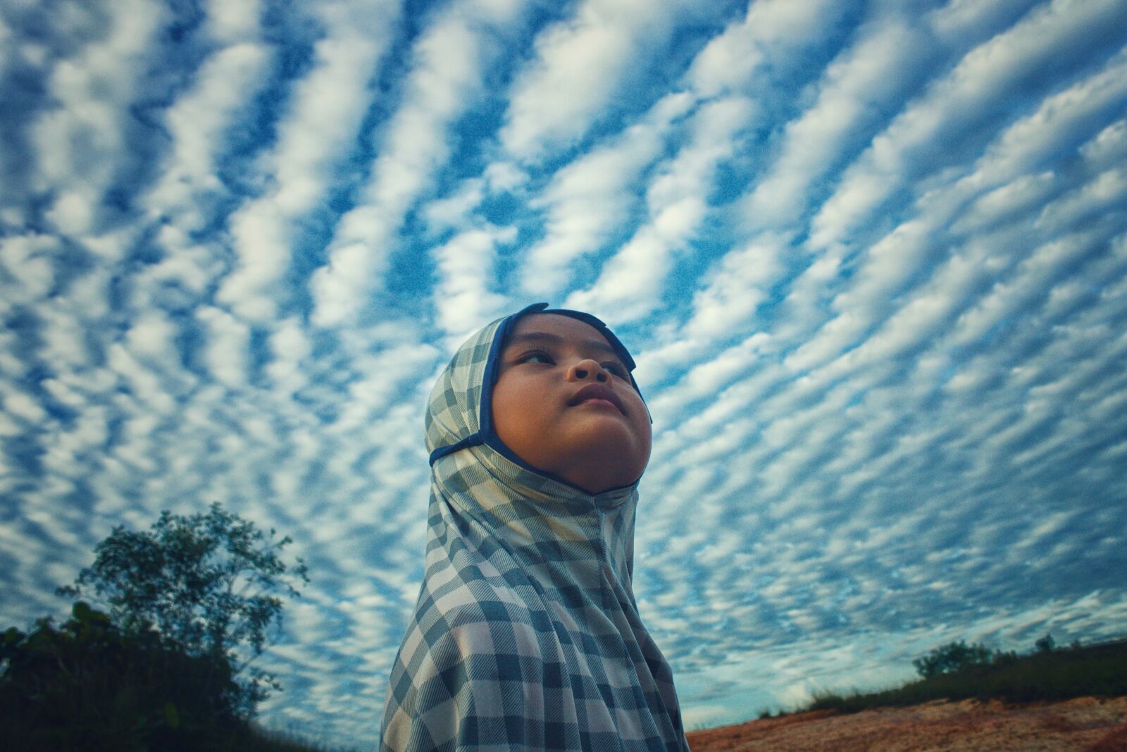 Canon EOS 1100D (EOS Rebel T3 / EOS Kiss X50) sample photo. Sky, kid, beautiful photography