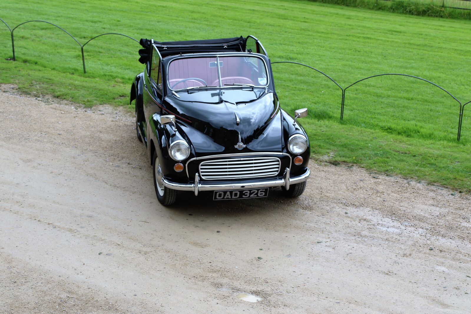 Canon EOS 7D Mark II sample photo. Morris minor, old car photography