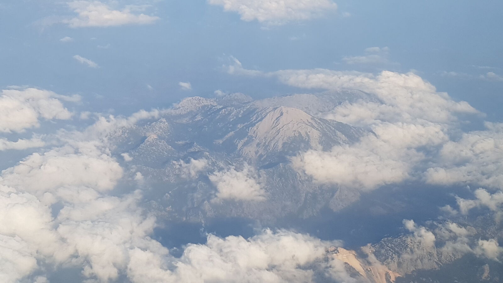 Samsung Galaxy S7 Edge sample photo. Airplane, clouds, mountain photography