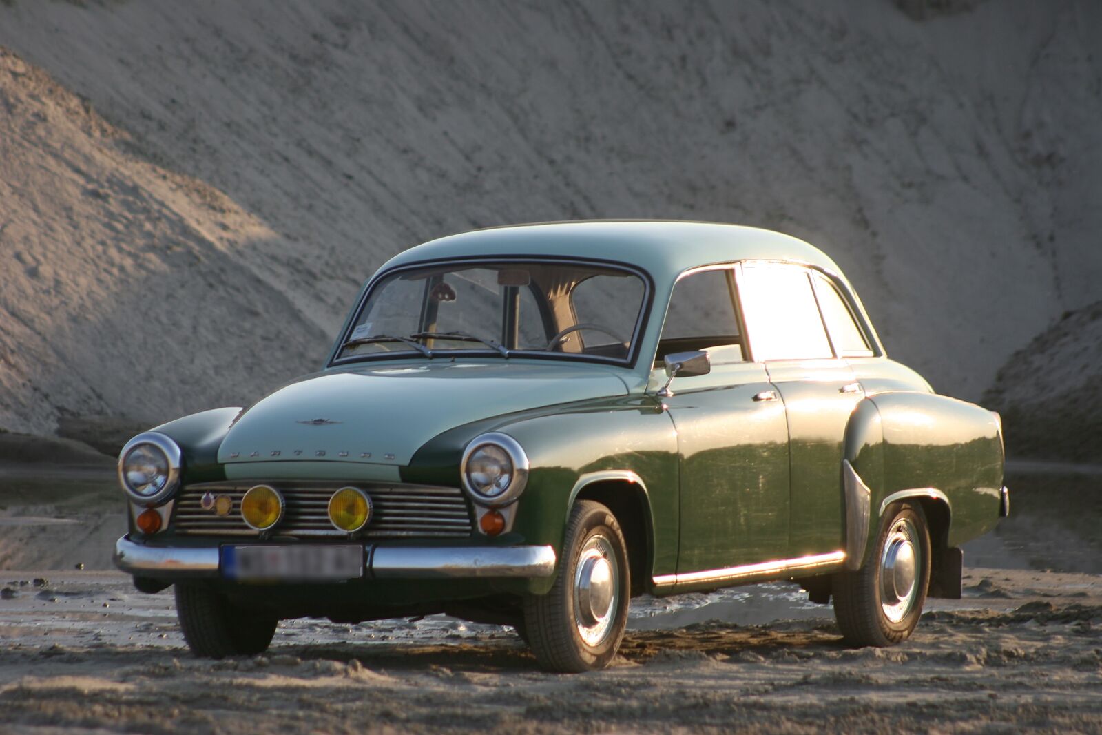 Canon EOS 20D sample photo. Oldtimer, sedan, sunshine, car photography