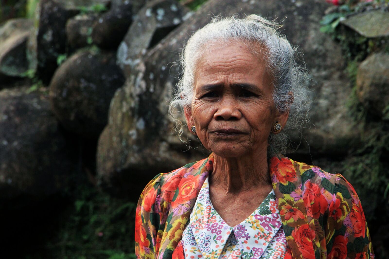 Canon EF-S 18-135mm F3.5-5.6 IS sample photo. Women, indonesian, parents photography