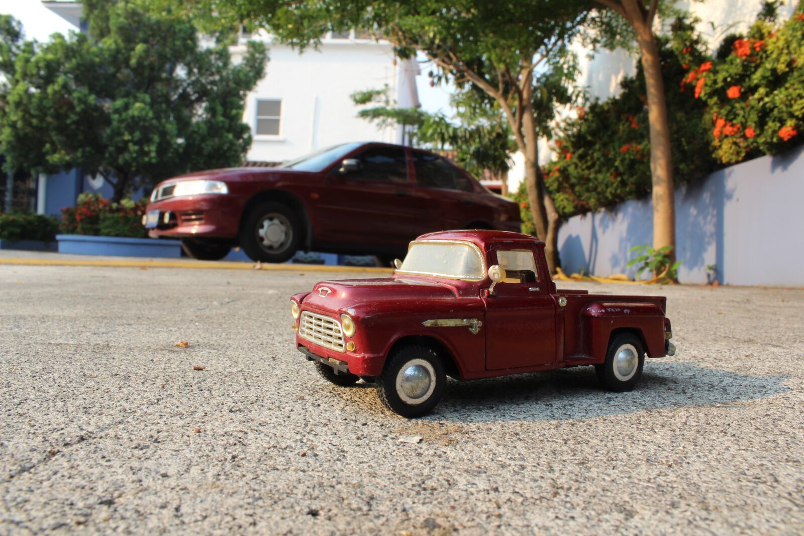 Canon EOS 1300D (EOS Rebel T6 / EOS Kiss X80) sample photo. Mini car, close up photography