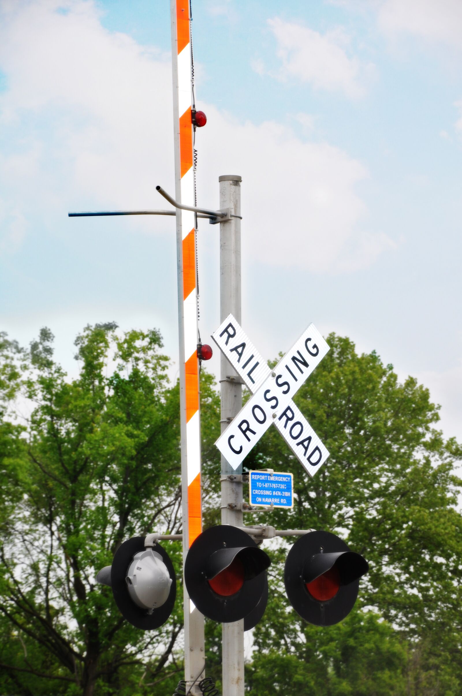 Nikon D90 sample photo. Railroad, crossing, safety photography