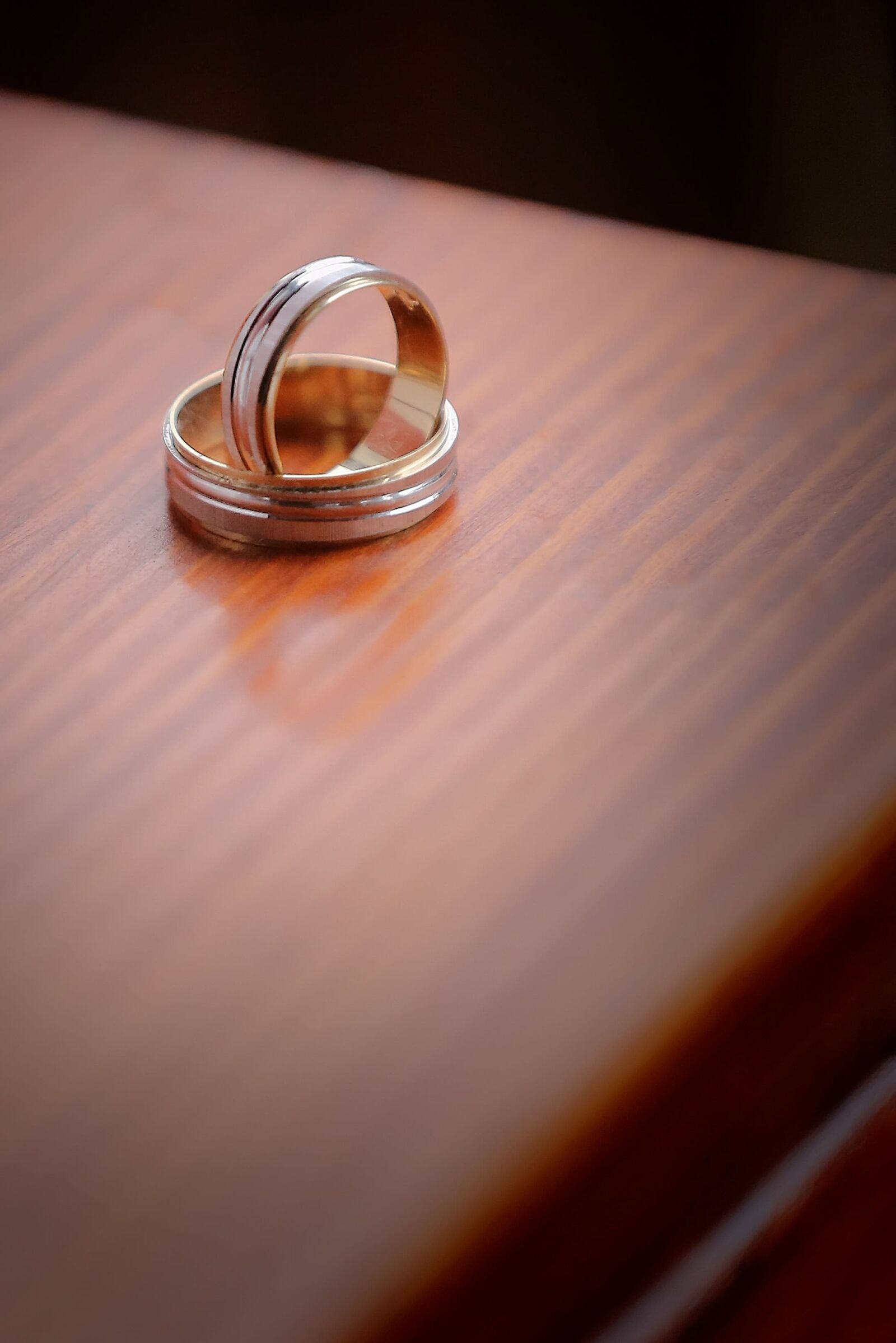Canon EOS 5D Mark III sample photo. Gold, wedding ring, pair photography