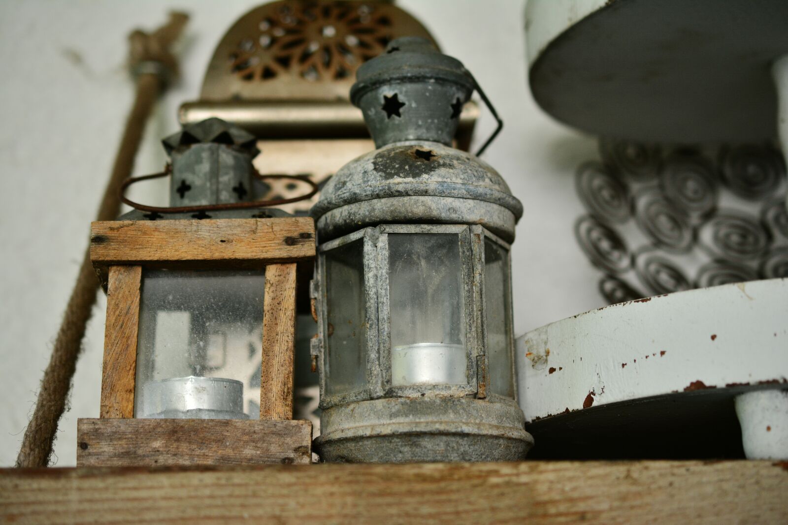 Nikon D5200 sample photo. Lanterns, old, junk photography