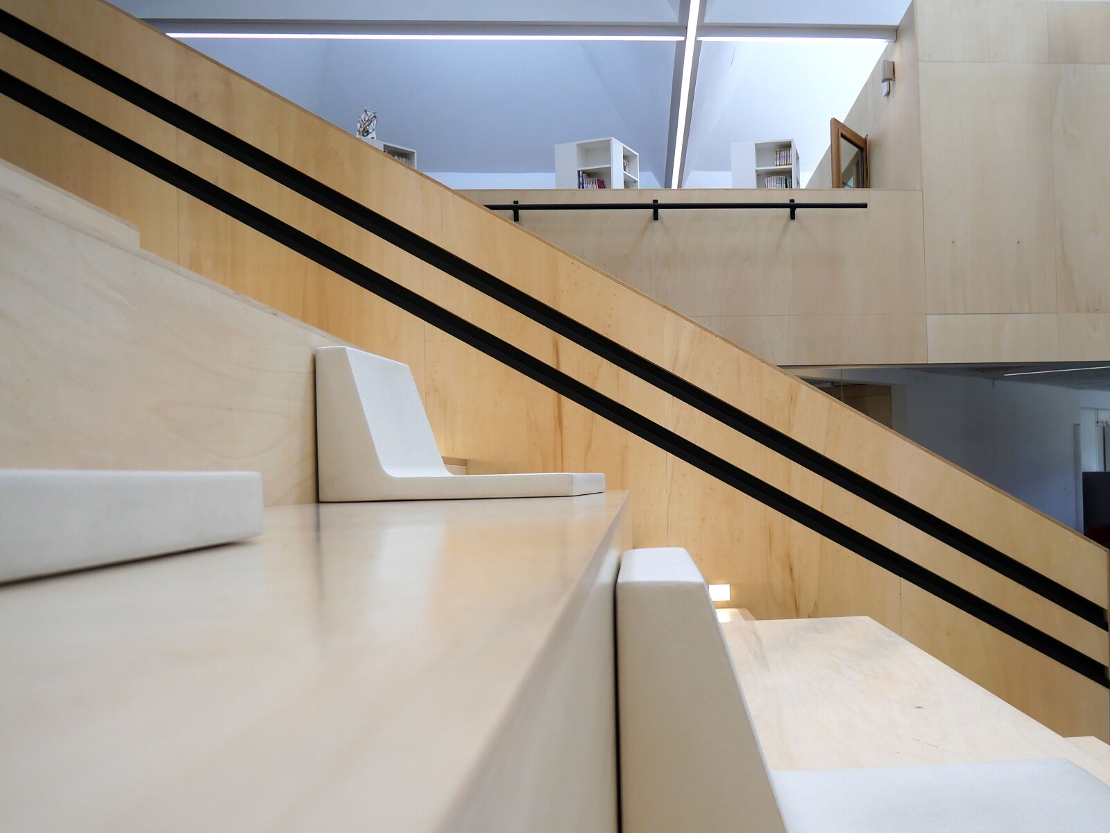 Panasonic Lumix DMC-GX8 sample photo. Architecture, mediatheque, lunar city photography