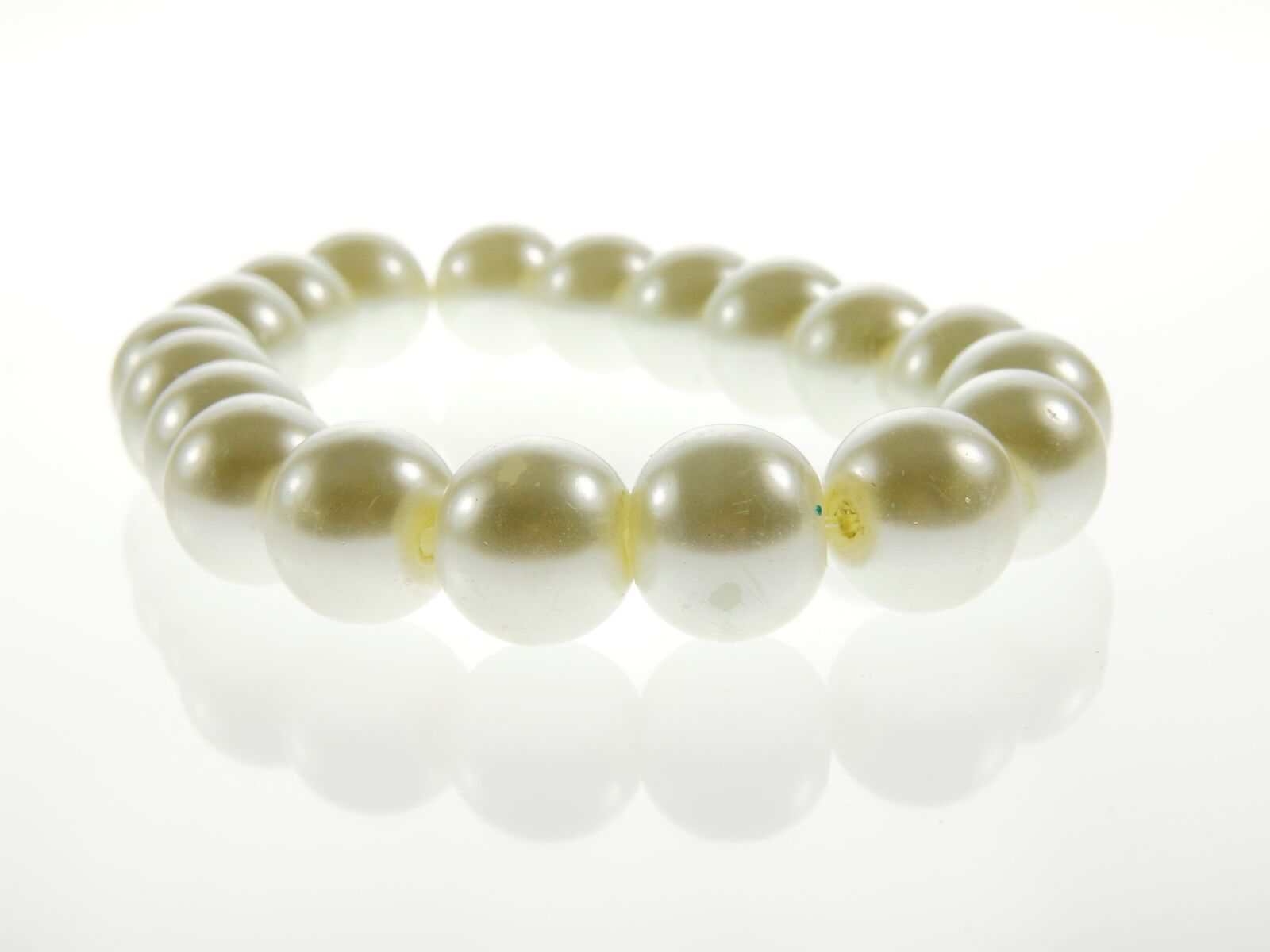 Nikon Coolpix P900 sample photo. Jewellery, pearl, bangle photography