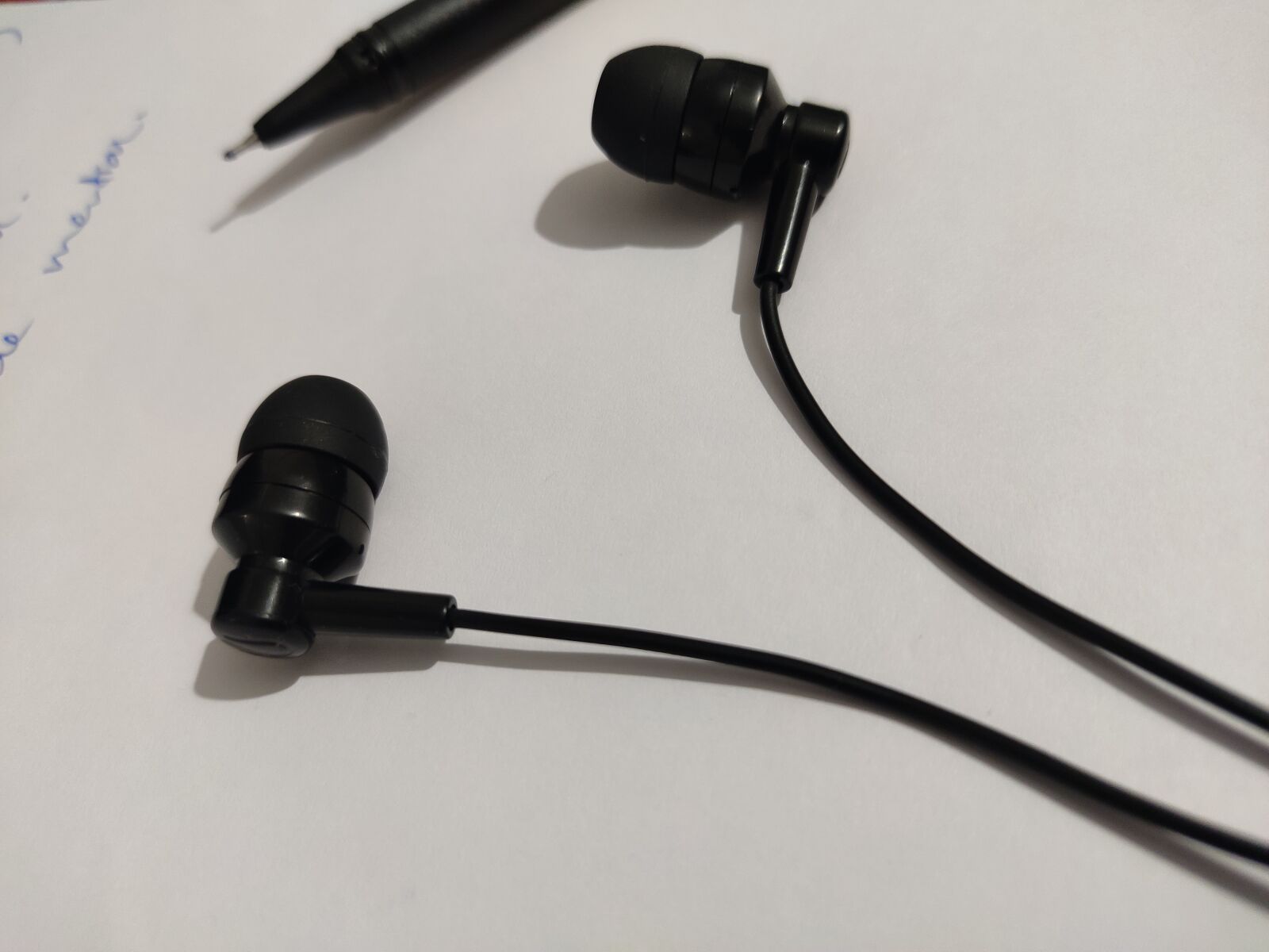 Xiaomi Redmi Note 7 Pro sample photo. Reading time, earphones, music photography