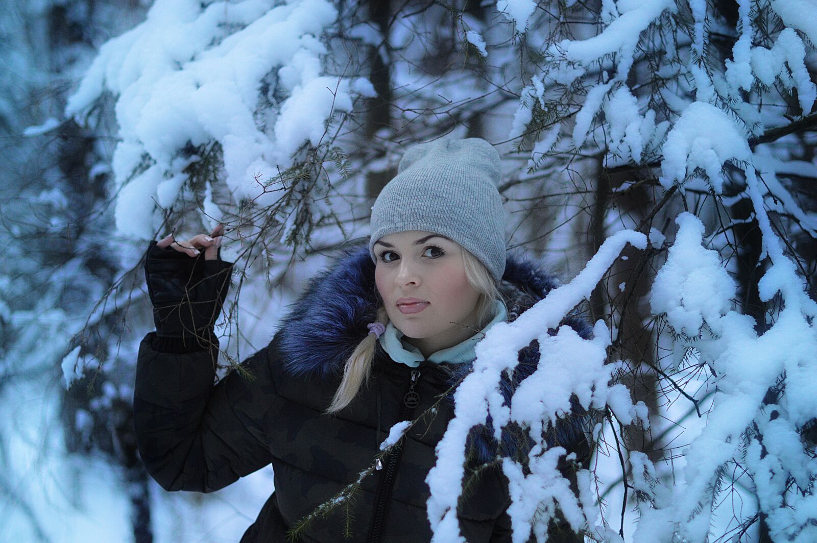Nikon D3200 sample photo. Blonde in the snow photography