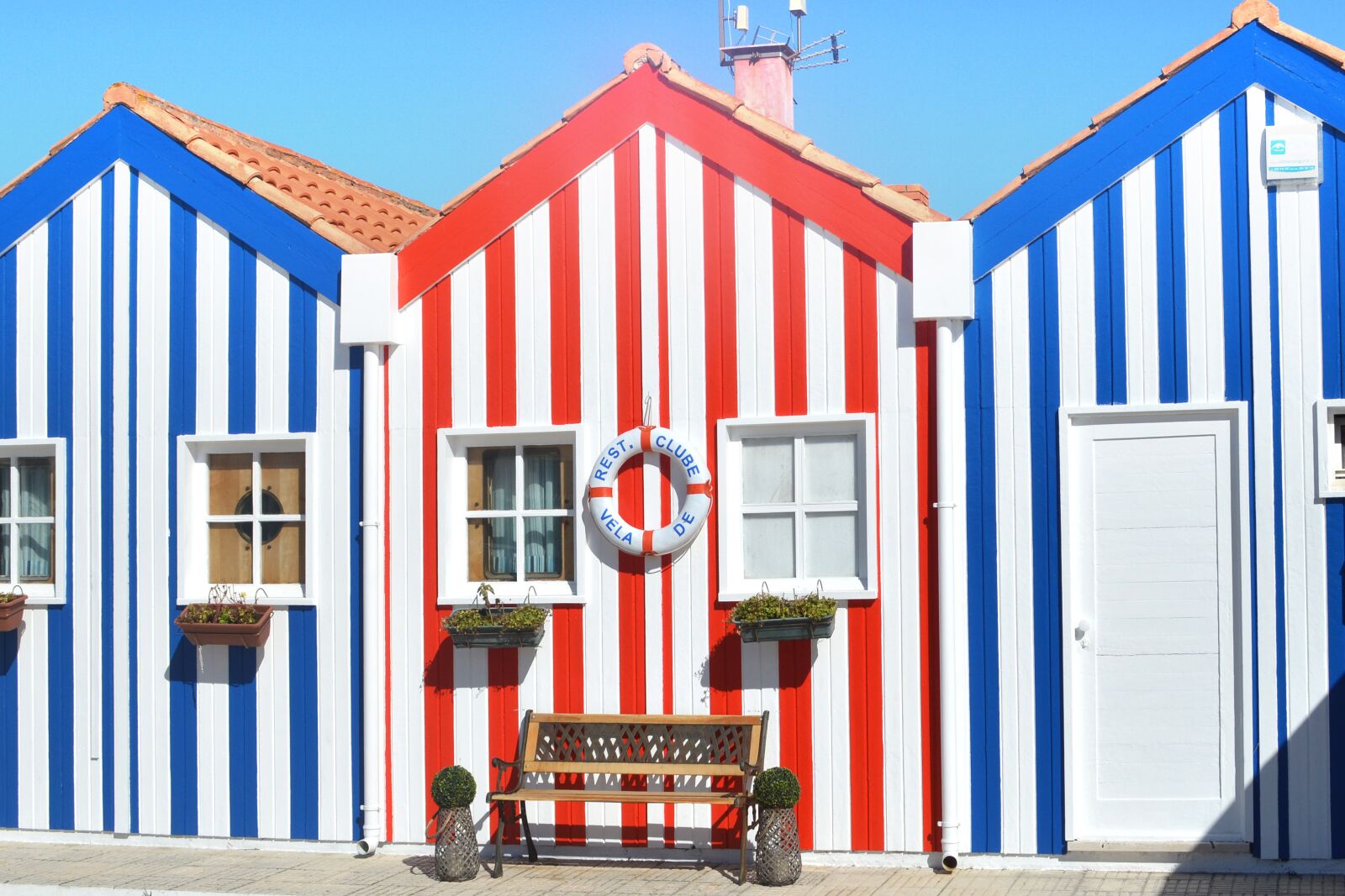 Nikon D5200 sample photo. Aveiro, colorful houses, portugal photography