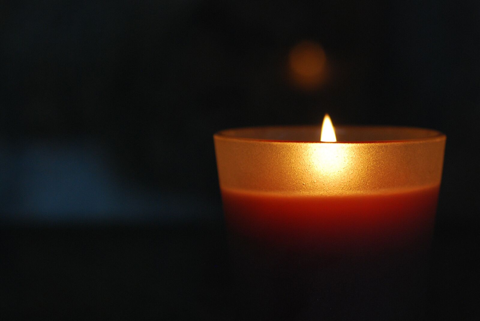 Nikon D80 sample photo. Candle, red, glass photography