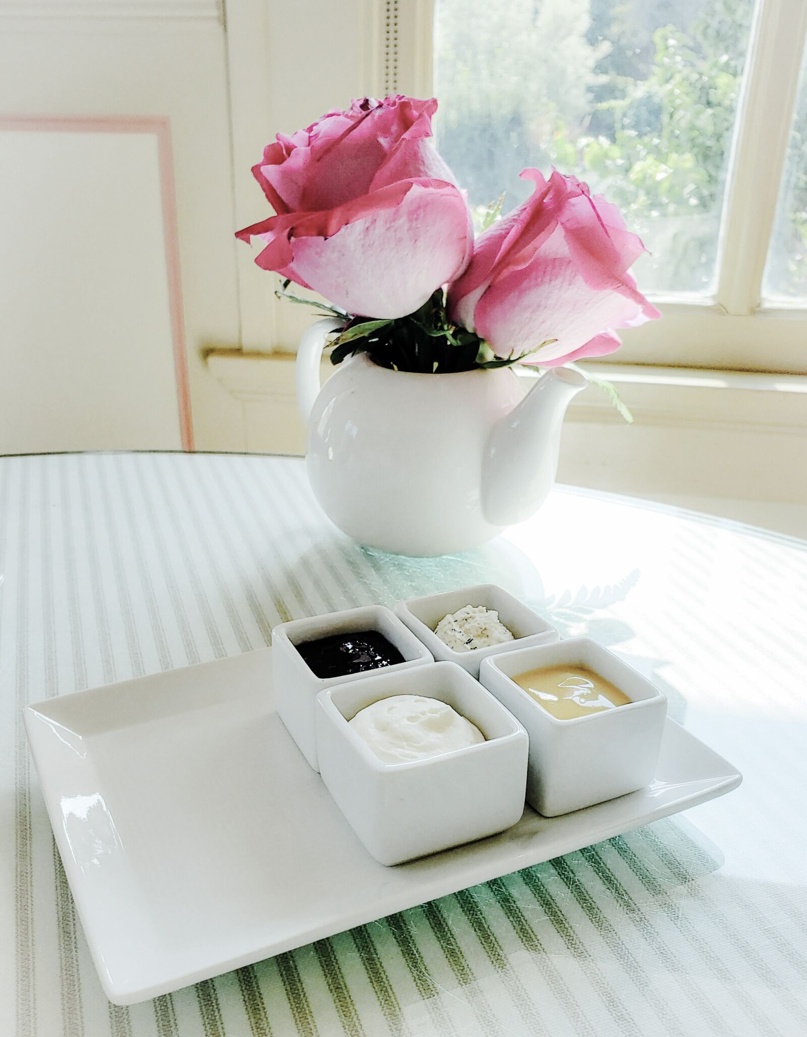 Samsung Galaxy Note9 sample photo. Tea, roses, scones photography