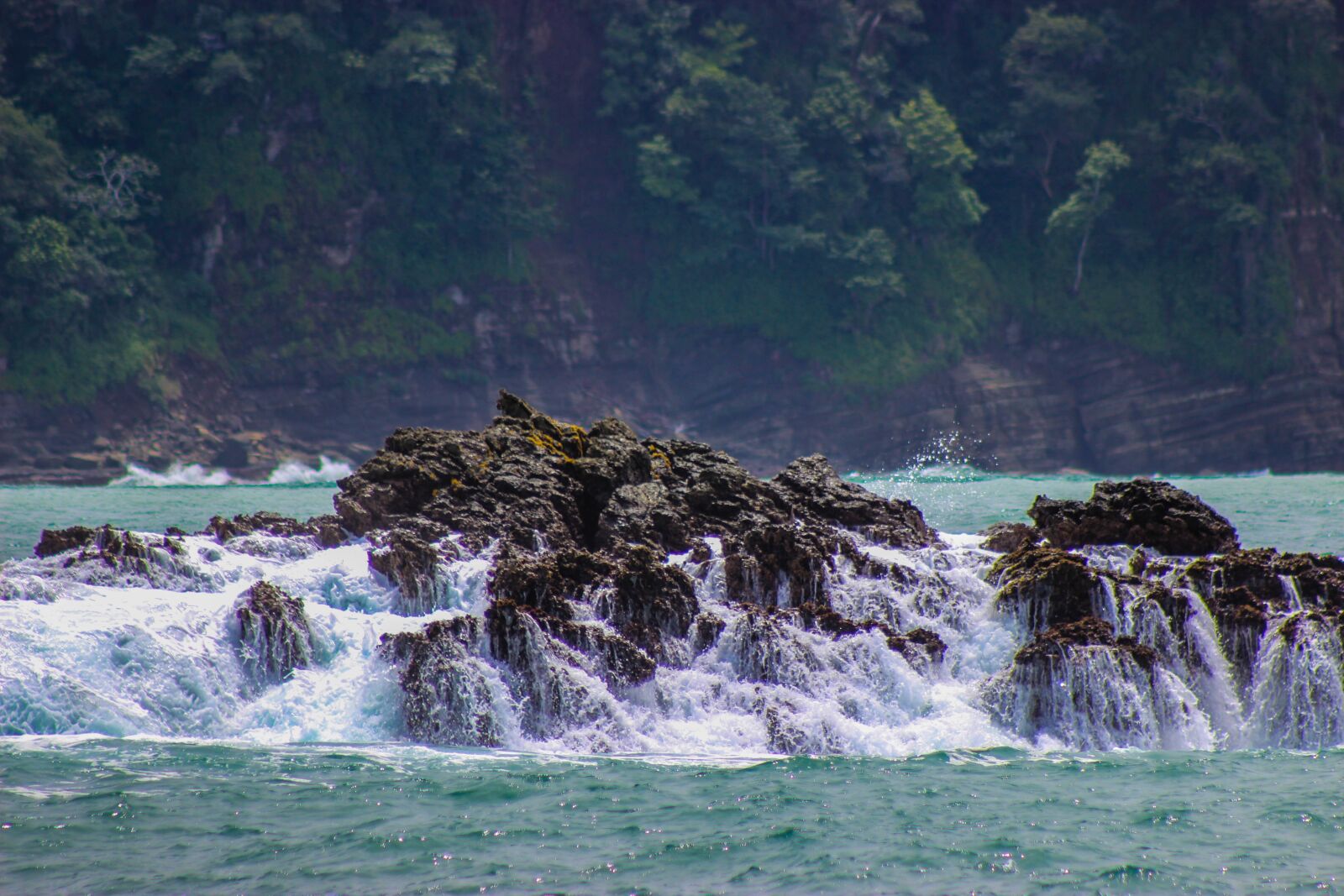 Canon EOS 600D (Rebel EOS T3i / EOS Kiss X5) sample photo. Ocean, sea, rock photography