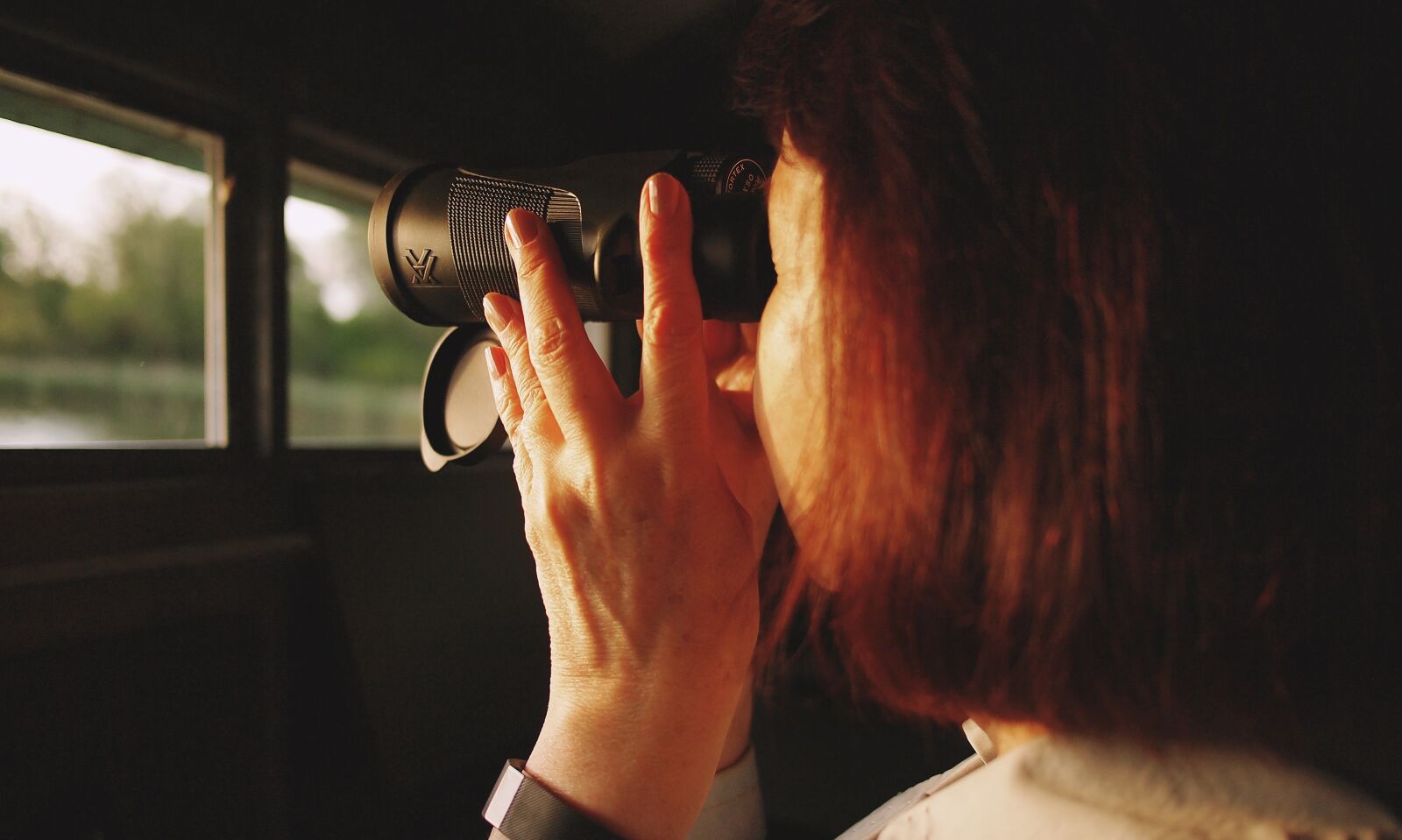 Olympus PEN E-PL1 sample photo. Girl, woman, binoculars photography