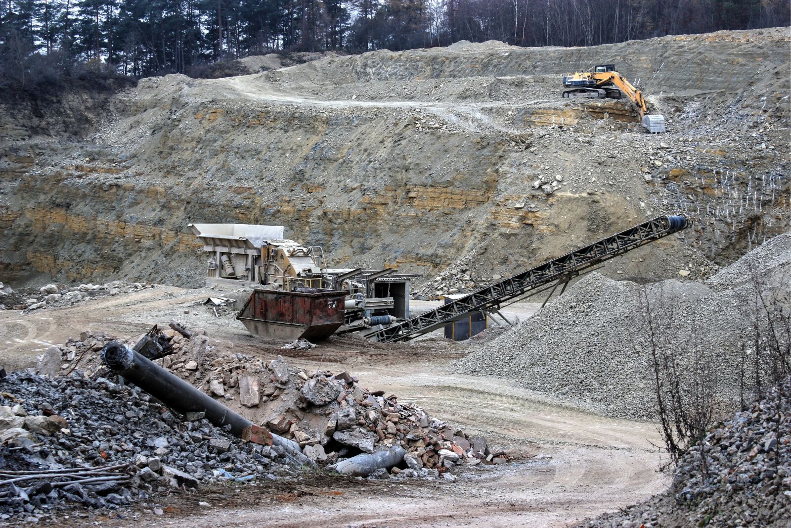 Canon EOS 550D (EOS Rebel T2i / EOS Kiss X4) sample photo. Quarry, crusher, concrete photography
