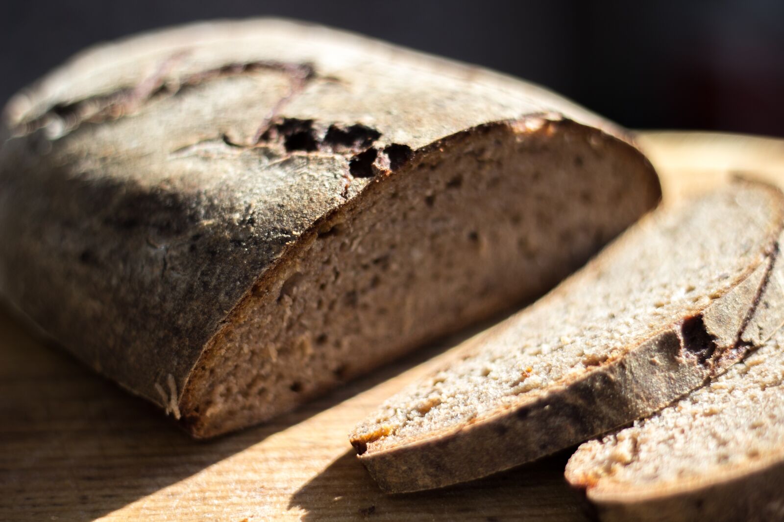 Canon EOS 600D (Rebel EOS T3i / EOS Kiss X5) + Canon EF 50mm F1.8 II sample photo. Bread, tasty, food photography