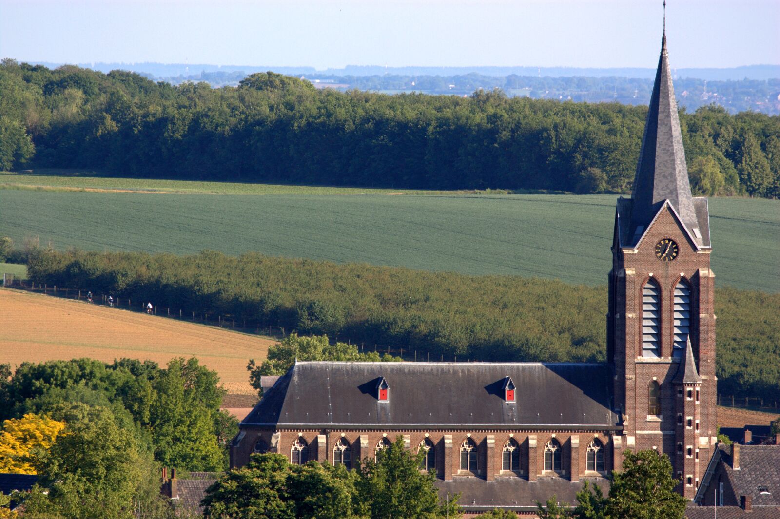 Canon EOS 450D (EOS Rebel XSi / EOS Kiss X2) sample photo. Church, maastricht, suburban photography