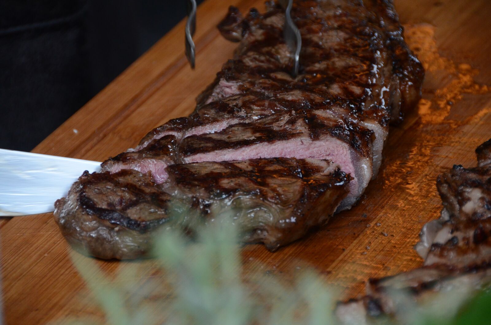 Nikon D7000 sample photo. Wooden board, barbecue, meat photography