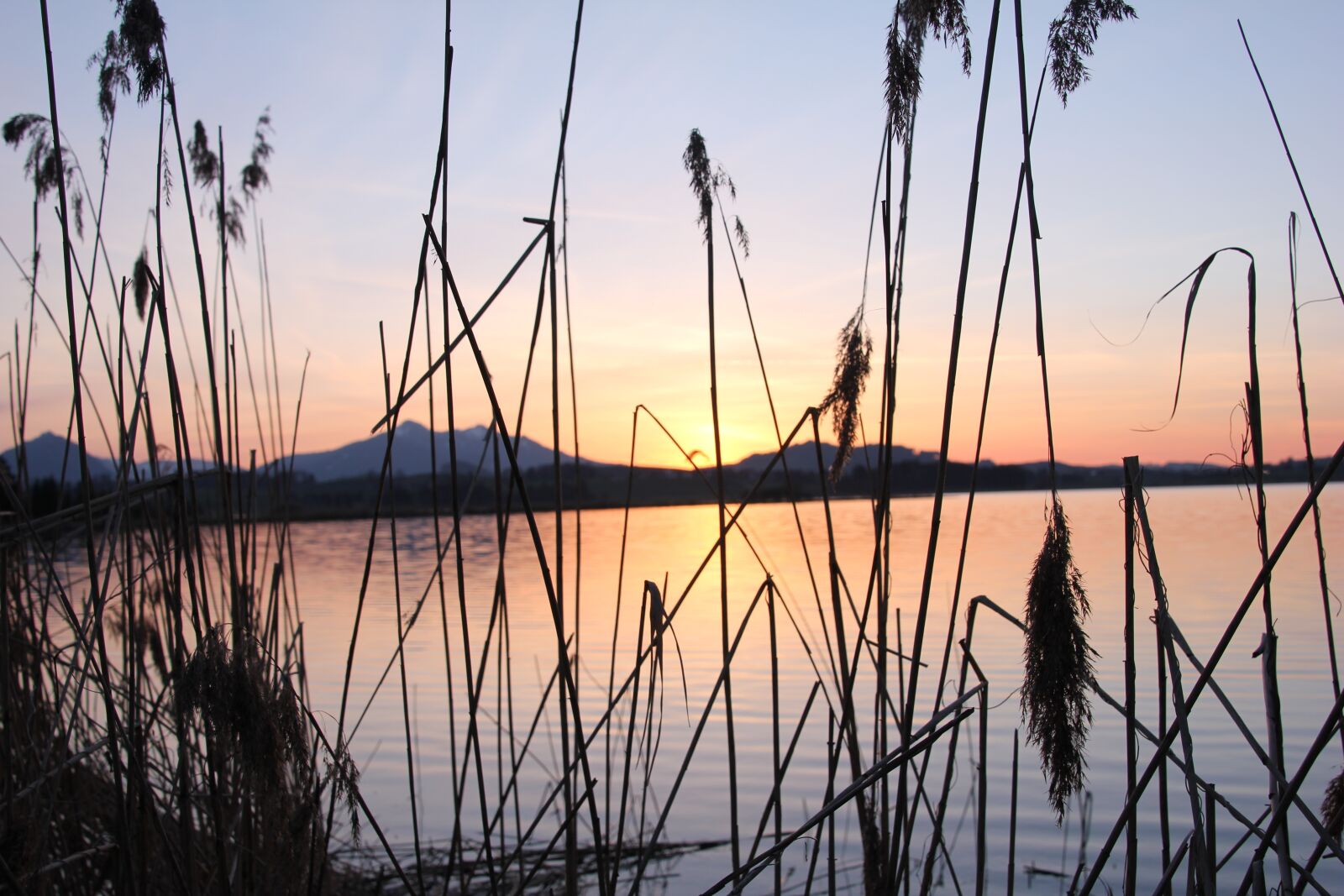 Canon EOS 550D (EOS Rebel T2i / EOS Kiss X4) sample photo. Lake, mountains, sky photography