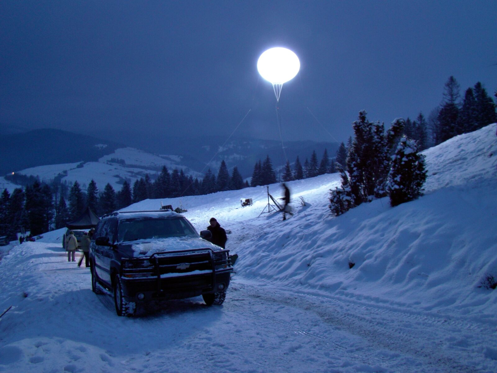 Sony Cyber-shot DSC-H50 sample photo. Night, filming, lighting scenes photography