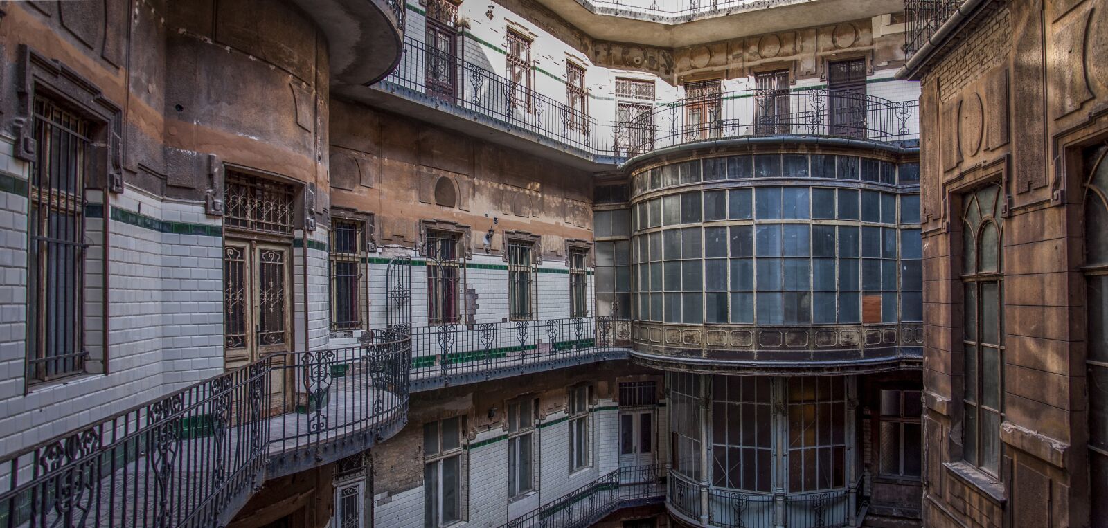 Nikon D90 sample photo. Palace, building, windows photography