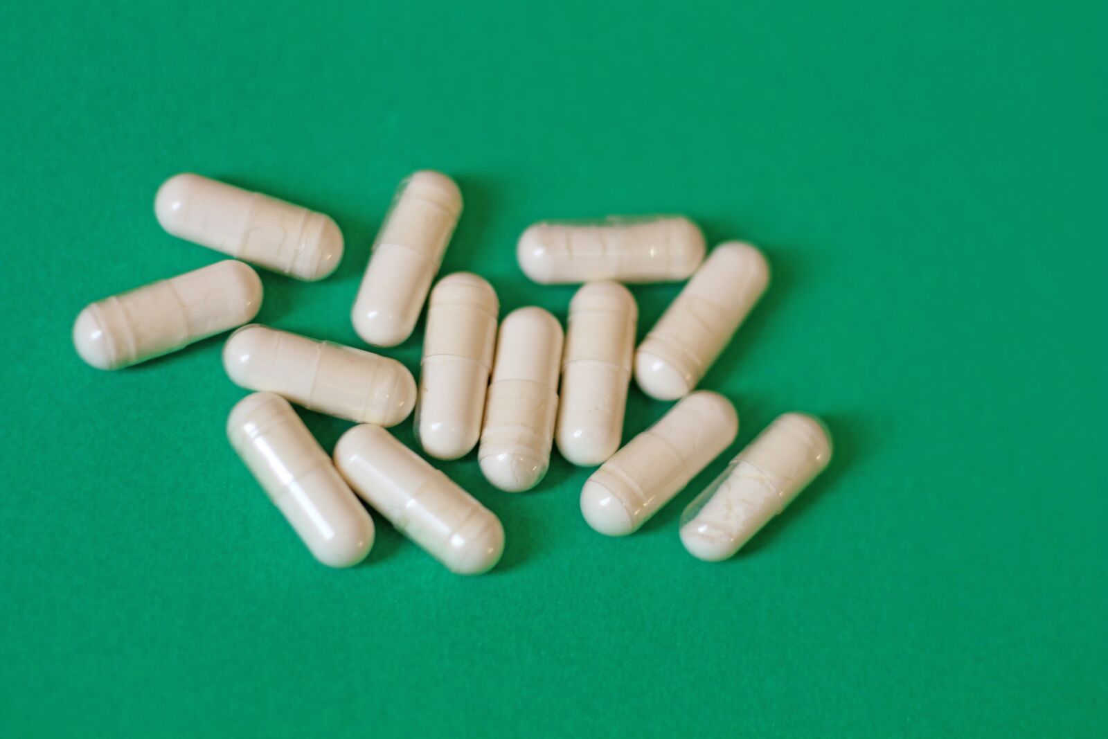 Canon EOS 700D (EOS Rebel T5i / EOS Kiss X7i) sample photo. Capsule-diet pill, capsule, pill photography