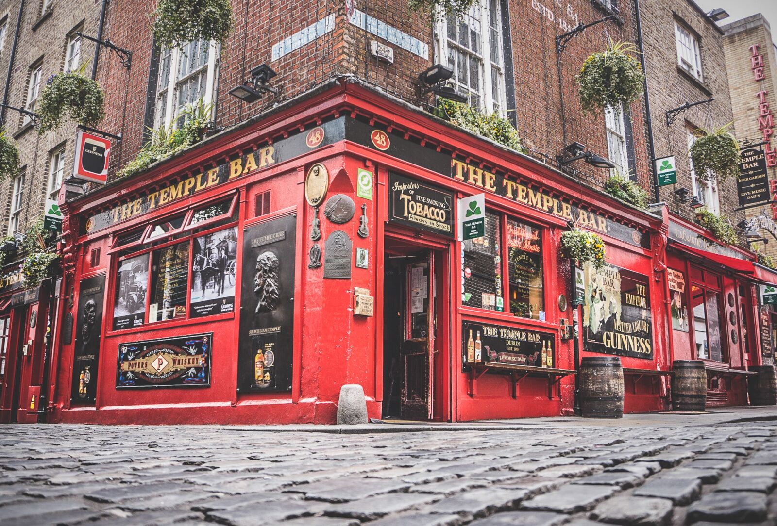 Sony Alpha a5000 (ILCE 5000) sample photo. Pub, ireland, temple bar photography