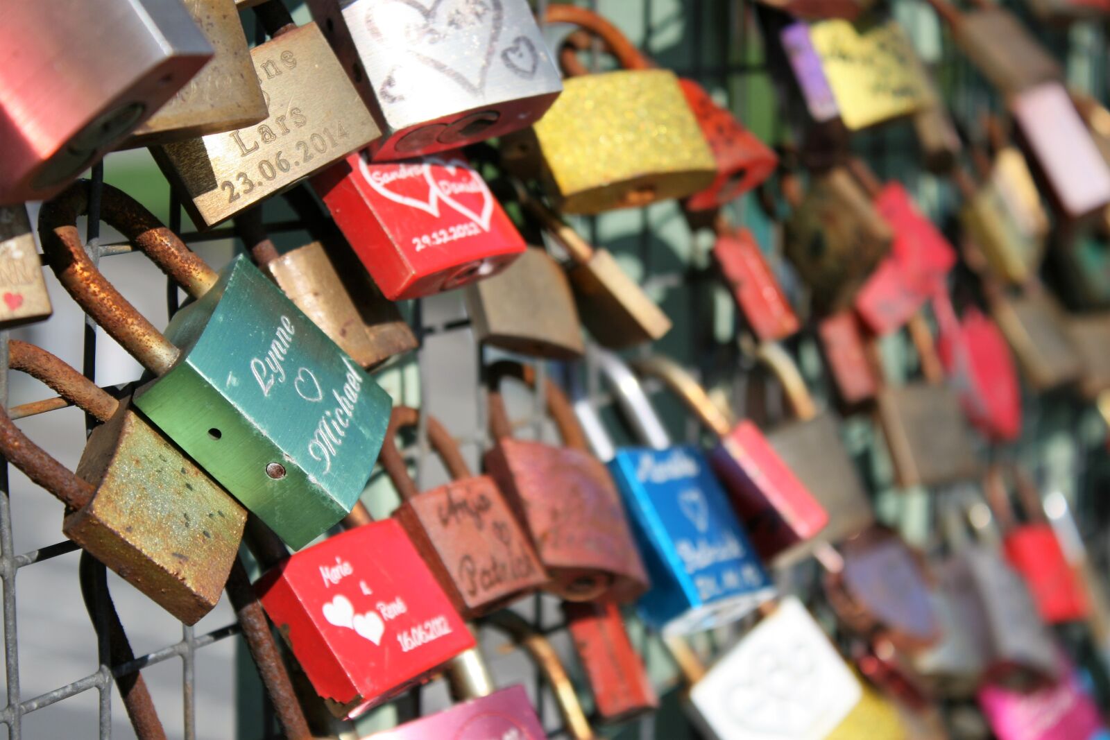 Canon EOS 400D (EOS Digital Rebel XTi / EOS Kiss Digital X) sample photo. Love locks, bridge, love photography
