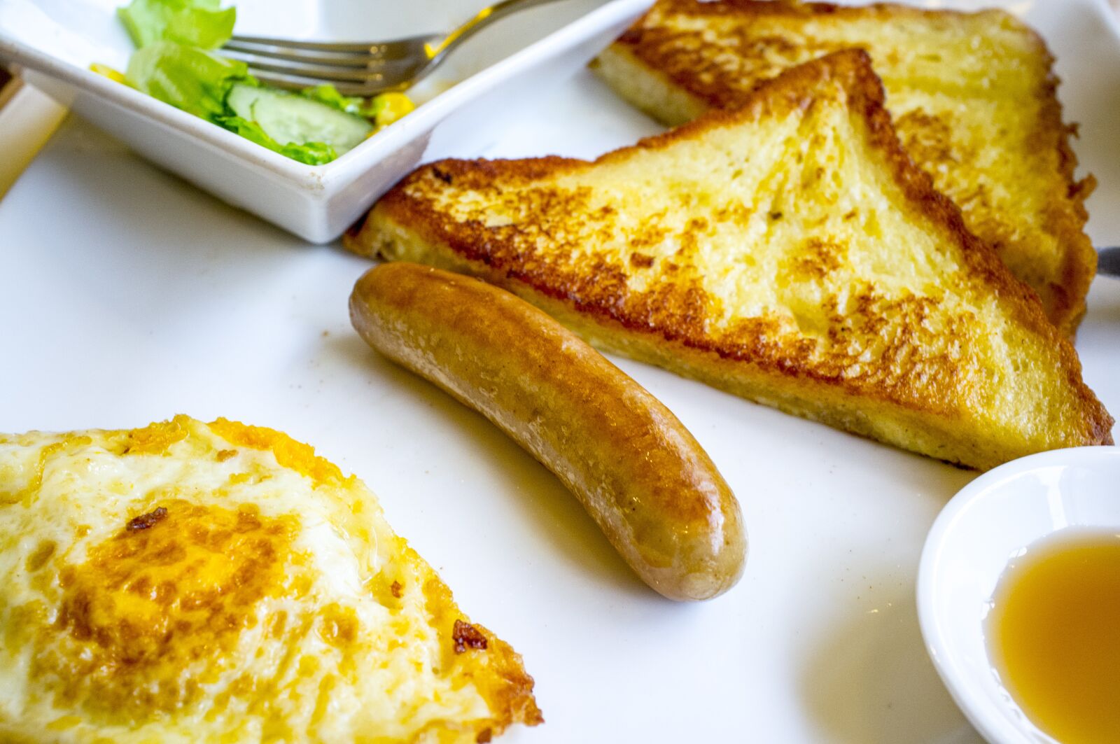Fujifilm FinePix X100 sample photo. Breakfast, eggs, hotdog photography