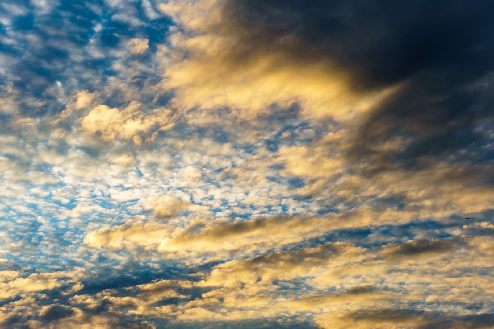 Sony Vario Tessar T* FE 24-70mm F4 ZA OSS sample photo. Clouds, sky, sunset photography