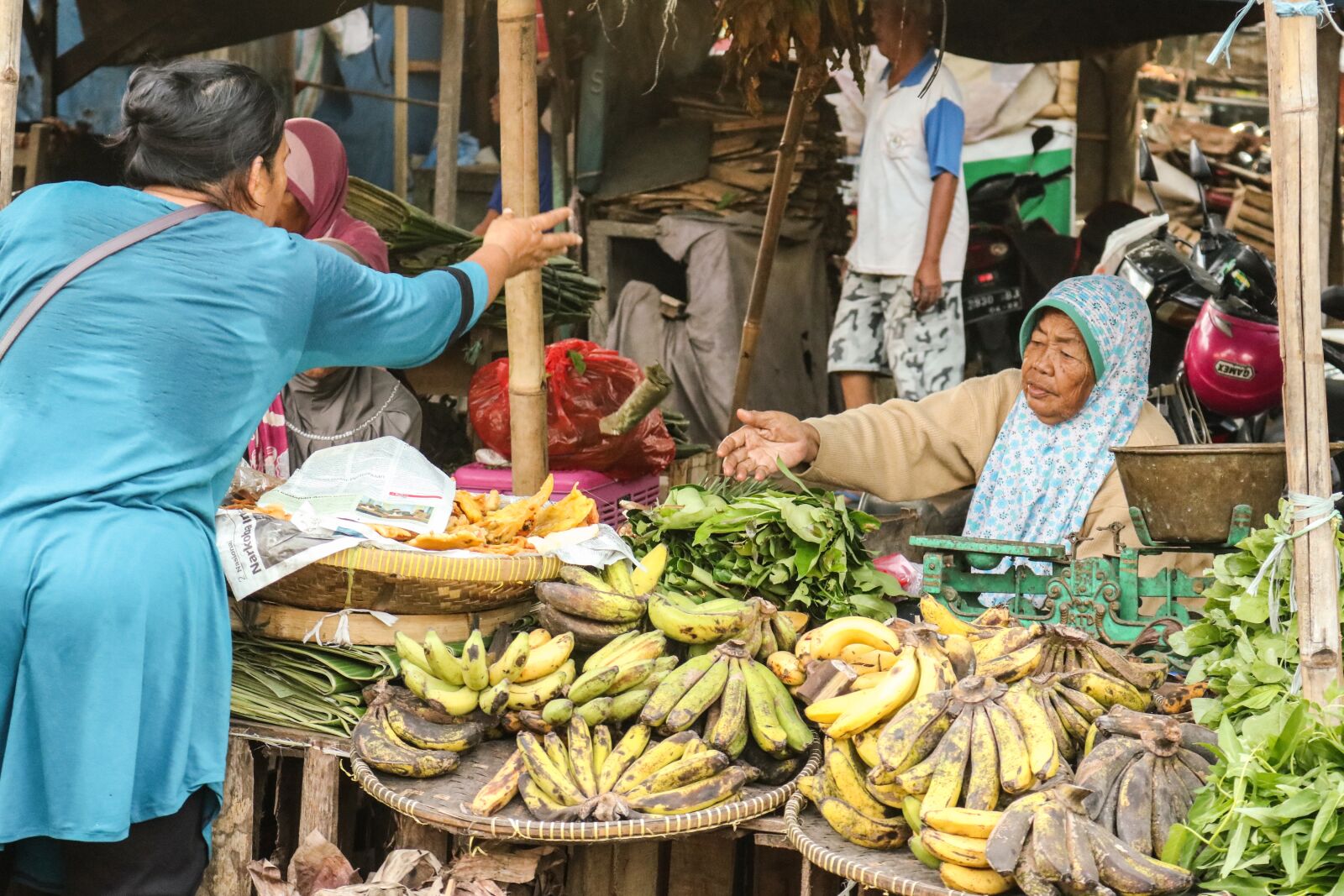 Canon EOS 750D (EOS Rebel T6i / EOS Kiss X8i) sample photo. Traditional market, street, market photography