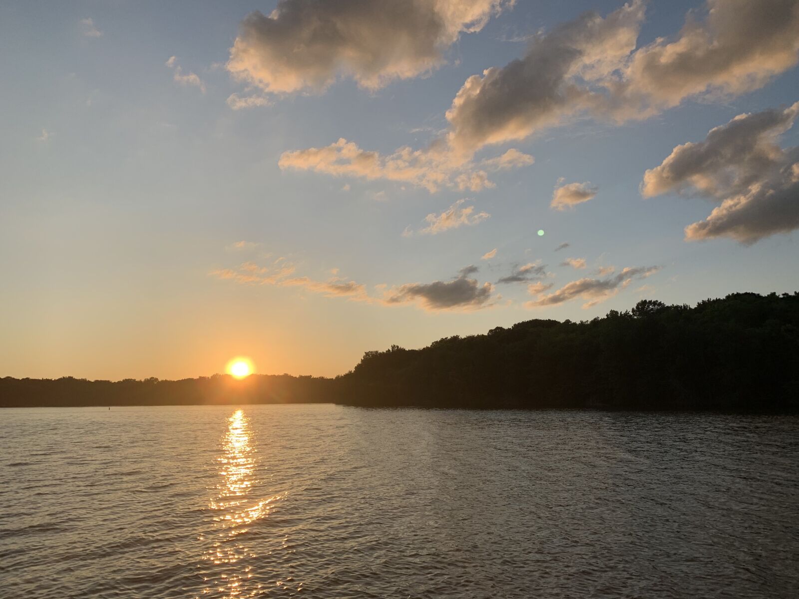 iPhone XR back camera 4.25mm f/1.8 sample photo. Lake, sunset, sky photography