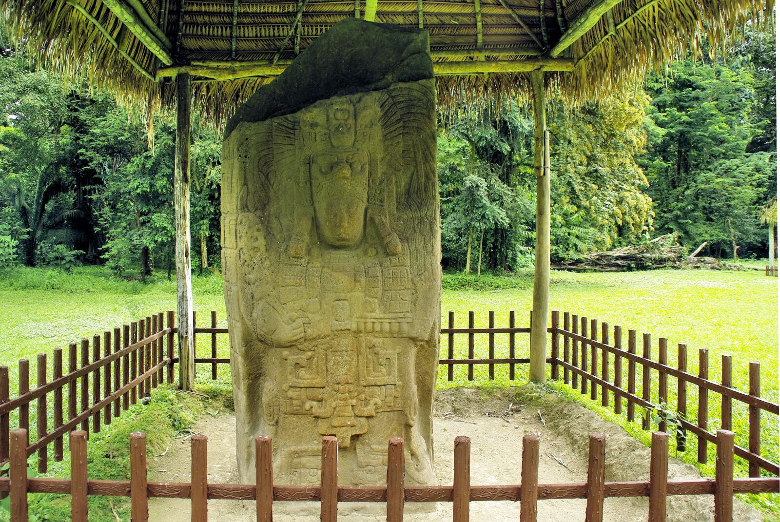 Pentax K200D sample photo. Guatemala, sayaxché, stone photography