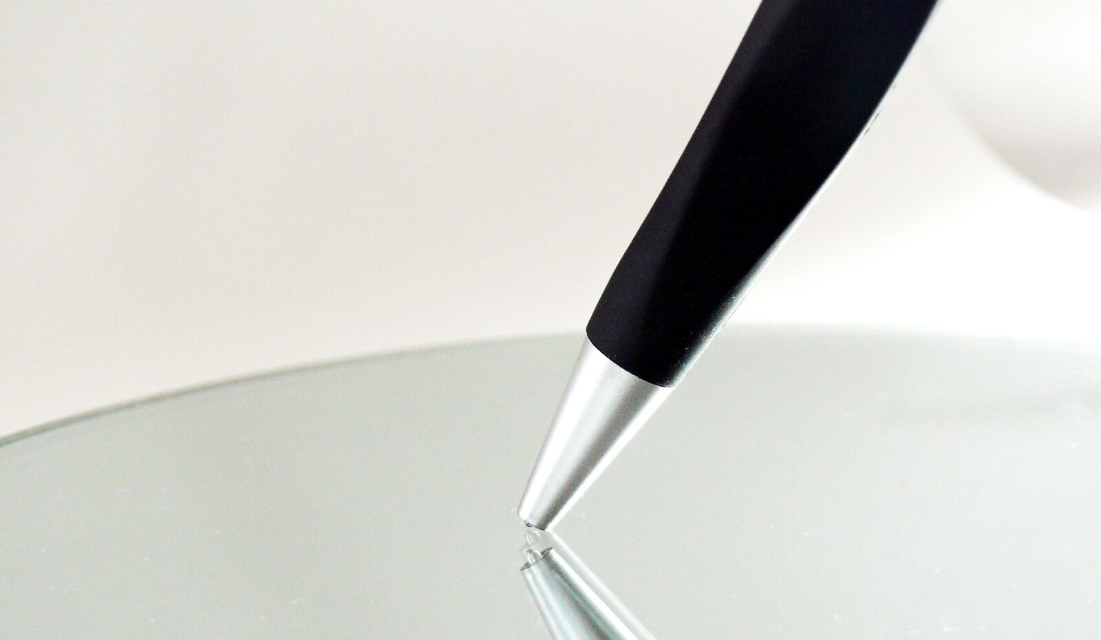 Leica V-LUX 1 sample photo. Pen, writing implement, write photography