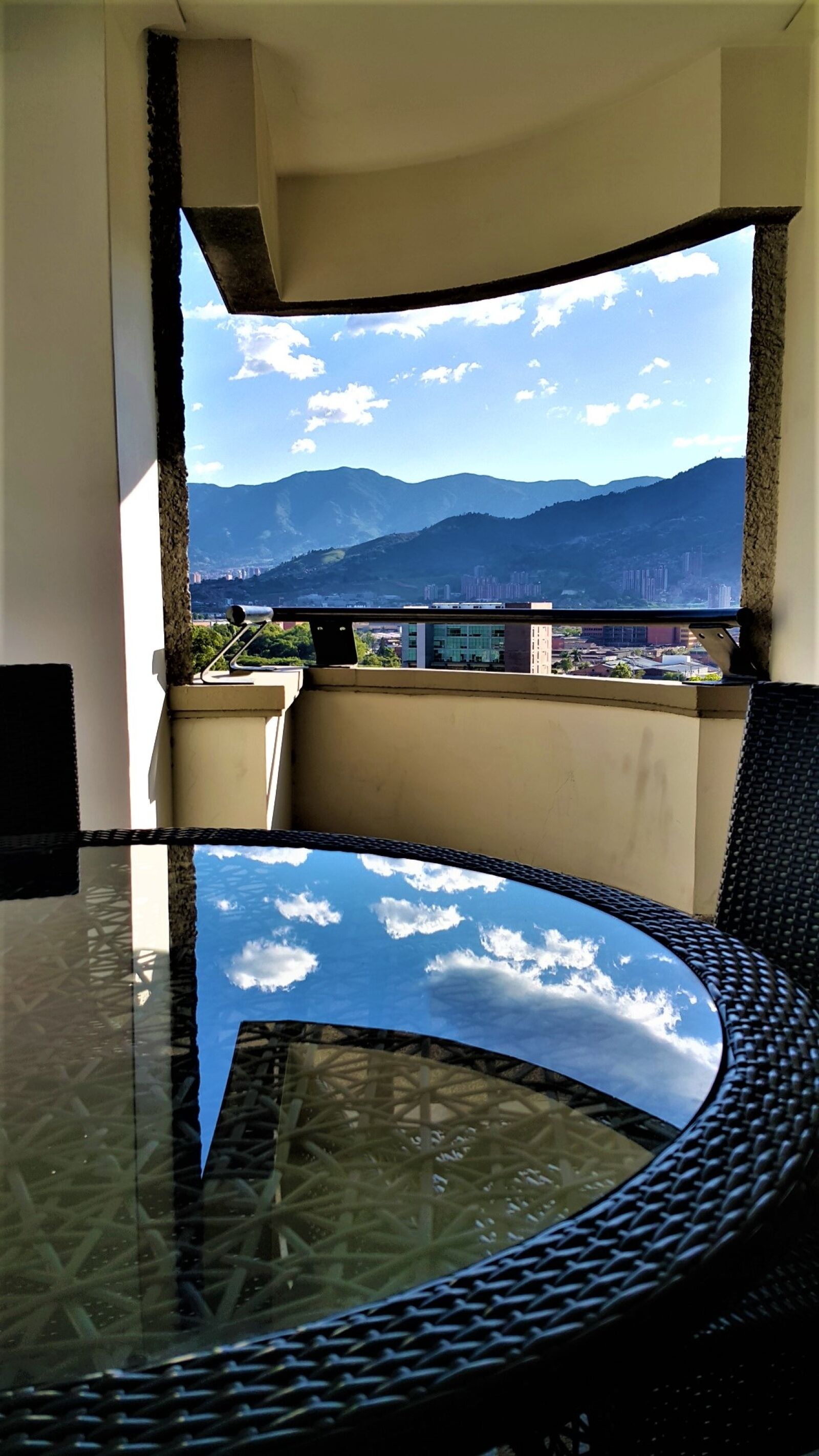 Samsung Galaxy Note4 sample photo. Table, sky, outdoor photography