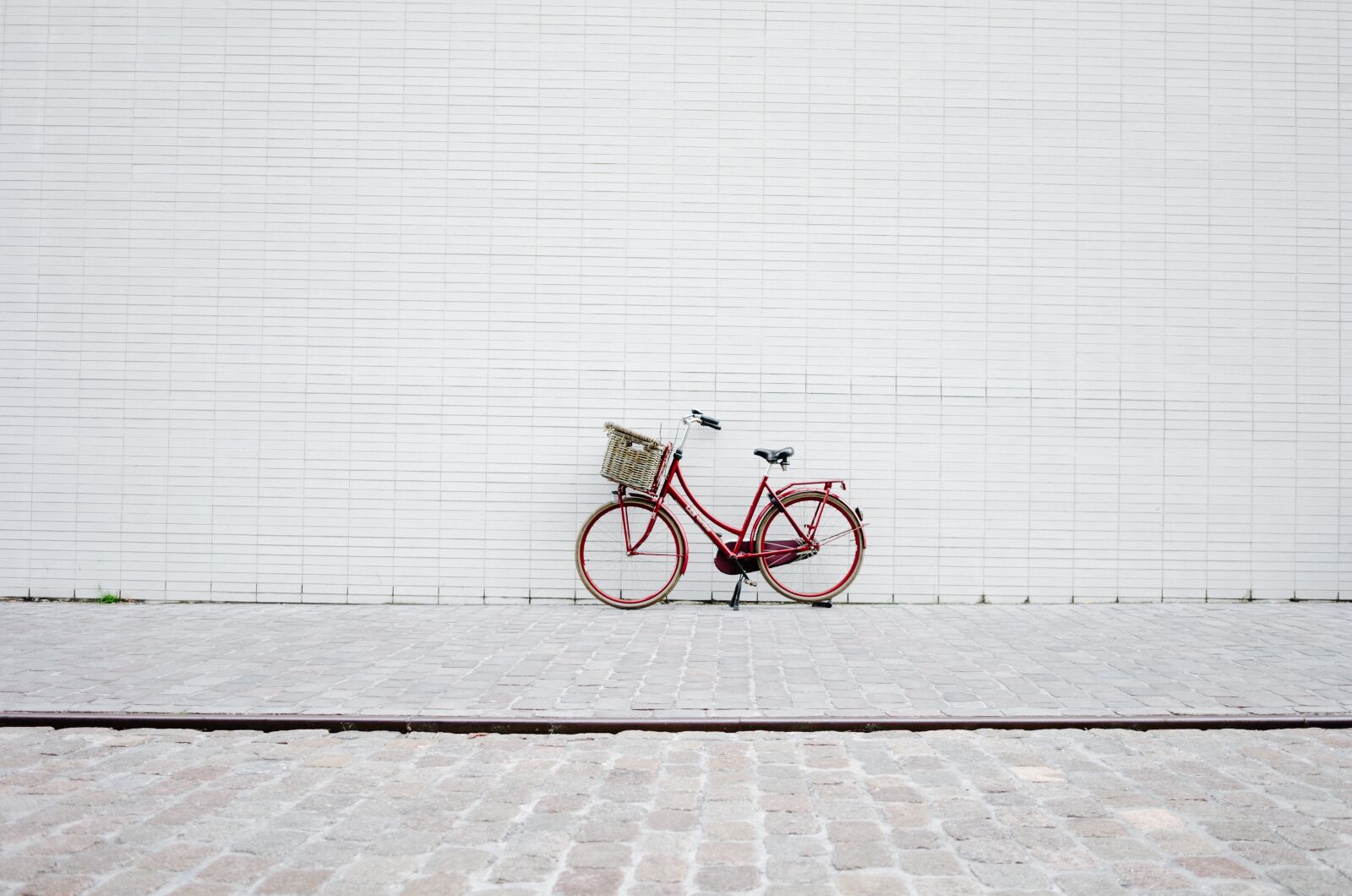 Leica T (Typ 701) + Summicron T 1:2 23 ASPH. sample photo. Red, bicycle, bike photography