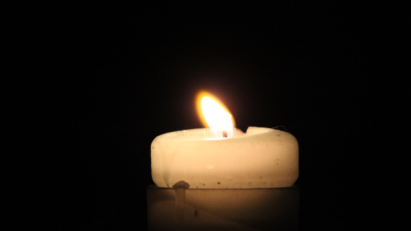 Canon EOS 600D (Rebel EOS T3i / EOS Kiss X5) sample photo. Candle, wick, light photography