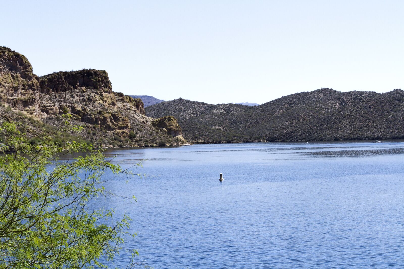 Canon EF 28-135mm F3.5-5.6 IS USM sample photo. Arizona, saguaro lake, mountains photography